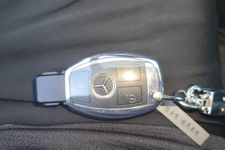 Used Mercedes-Benz E-Class 2015 Facelift E 200 L Sport Edition Vehicle Key