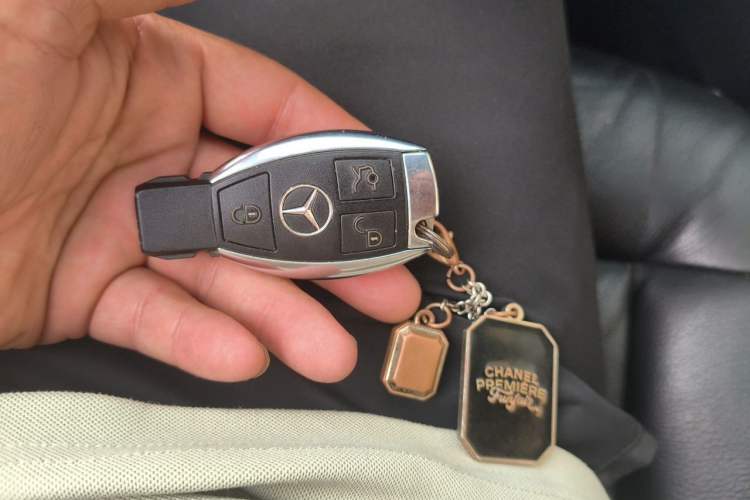 Used Mercedes-Benz E-Class 2015 E 320 L Sport 4MATIC Vehicle Key