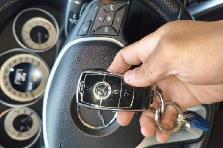 Used Mercedes-Benz E-Class 2015 Restyled E 260 L Sport Edition Vehicle Key