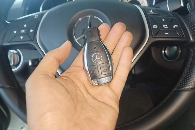 Used Mercedes-Benz E-Class 2015 Facelift E 200 L Sport Edition Vehicle Key