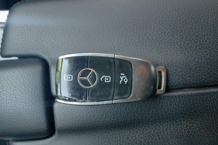 Used Mercedes-Benz E-Class 2015 Facelift E 200 L Sport Edition Vehicle Key