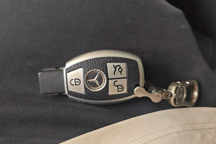 Used Mercedes-Benz E-Class 2015 Facelift E 200 L Sport Edition Vehicle Key