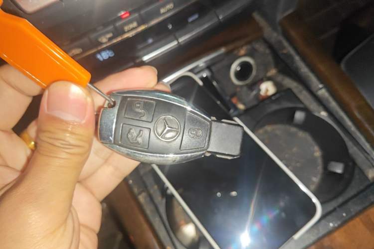 Used Mercedes-Benz E-Class 2015 E 200 L Vehicle Key