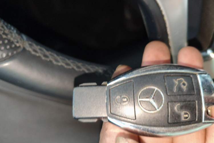 Used Mercedes-Benz E-Class 2015 Facelift E 200 L Sport Edition Vehicle Key