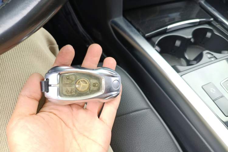 Used Mercedes-Benz E-Class 2015 Revised E 180 L Sport Edition Vehicle Key