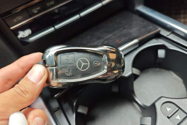 Used Mercedes-Benz E-Class 2015 Facelift E 200 L Sport Edition Vehicle Key
