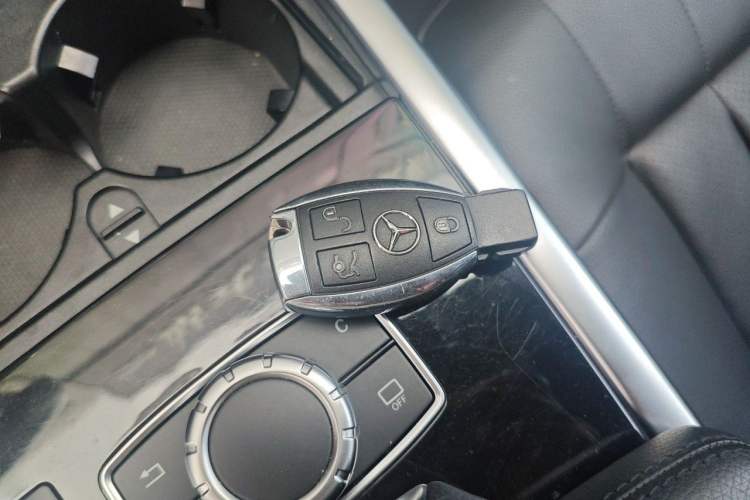 Used Mercedes-Benz E-Class 2015 Facelift E 200 L Sport Edition Vehicle Key