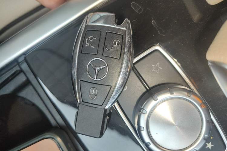 Used Mercedes-Benz E-Class 2015 E 260 L Sport Edition Vehicle Key