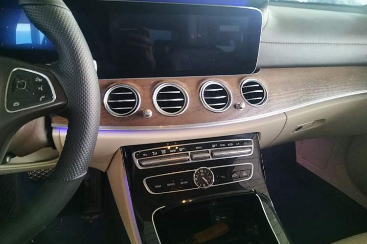 Used Mercedes-Benz E-Class 2016 E 200 L Audio And AC Panel