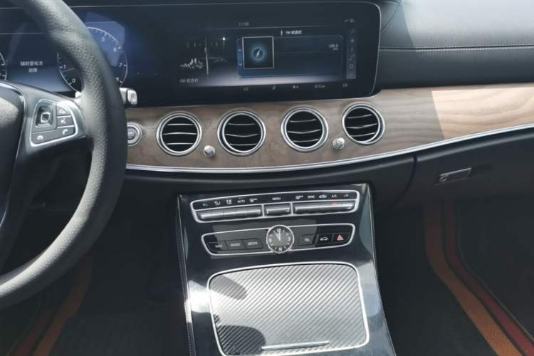 Used Mercedes-Benz E-Class 2016 E 200 L Audio And AC Panel