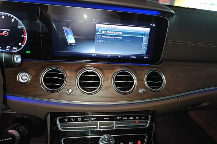 Used Mercedes-Benz E-Class 2016 E 200 L Audio And AC Panel