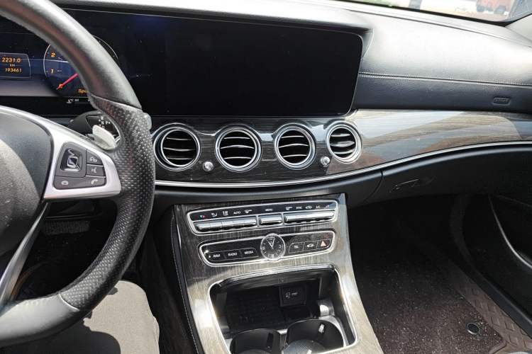 Used Mercedes-Benz E-Class 2016 E 200 L Sport Edition Audio And AC Panel