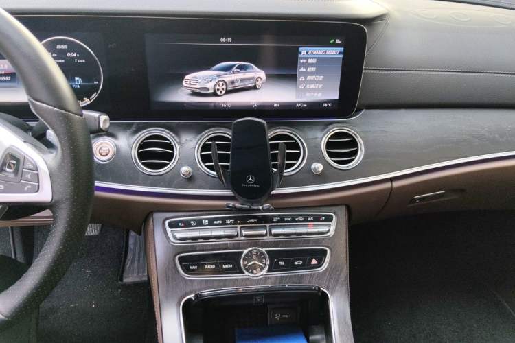 Used Mercedes-Benz E-Class 2016 E 300 L Sporty and Stylish Model Audio And AC Panel