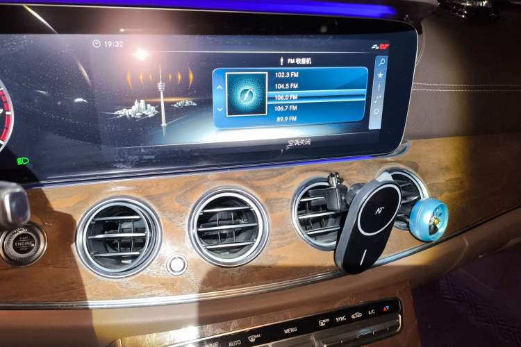 Used Mercedes-Benz E-Class 2016 E 200 L Audio And AC Panel