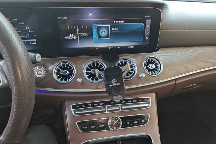Used Mercedes-Benz E-Class 2016 E 300 L Stylish Model Audio And AC Panel