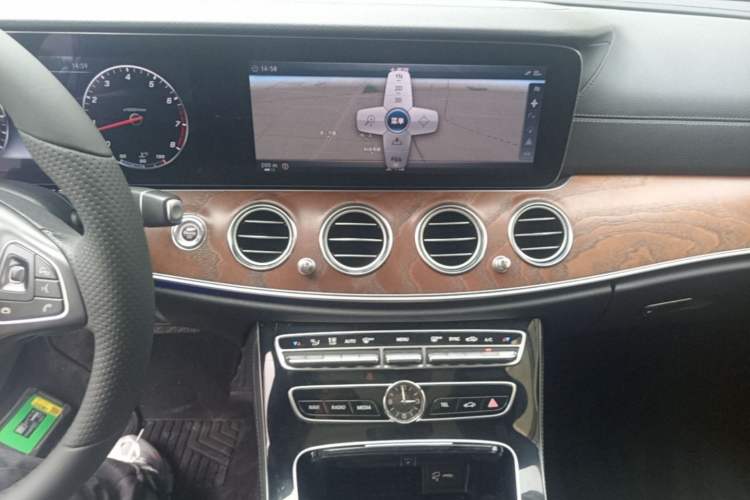 Used Mercedes-Benz E-Class 2016 E 200 L Audio And AC Panel