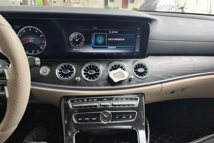 Used Mercedes-Benz E-Class 2016 E 200 L Sport Edition Audio And AC Panel