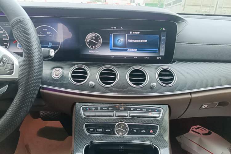 Used Mercedes-Benz E-Class 2016 E 200 L Audio And AC Panel