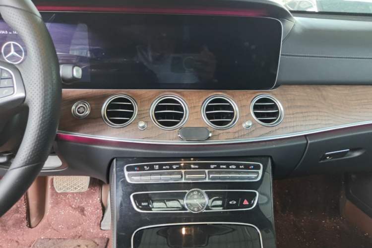 Used Mercedes-Benz E-Class 2016 E 200 L Audio And AC Panel