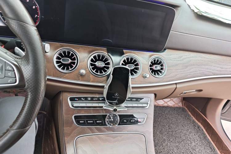 Used Mercedes-Benz E-Class 2016 E 200 L Audio And AC Panel