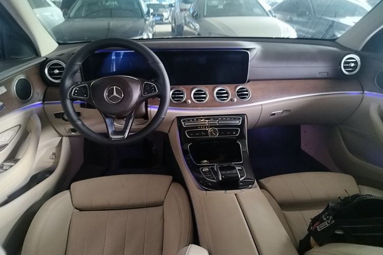 Used Mercedes-Benz E-Class 2016 E 200 L Center Console