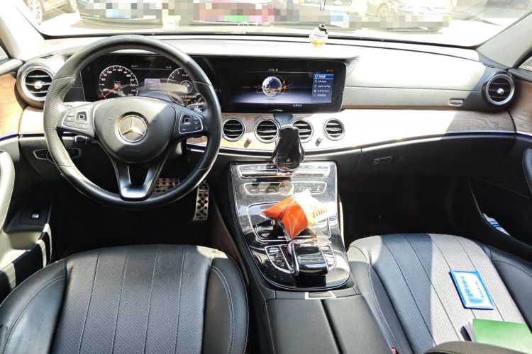 Used Mercedes-Benz E-Class 2016 E 300 L Luxury Model Center Console