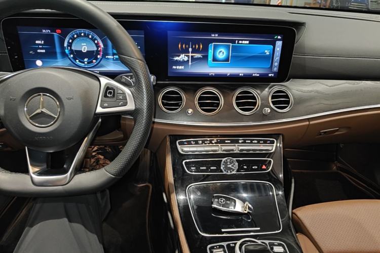 Used Mercedes-Benz E-Class 2016 E 200 L Sport Edition Center Console
