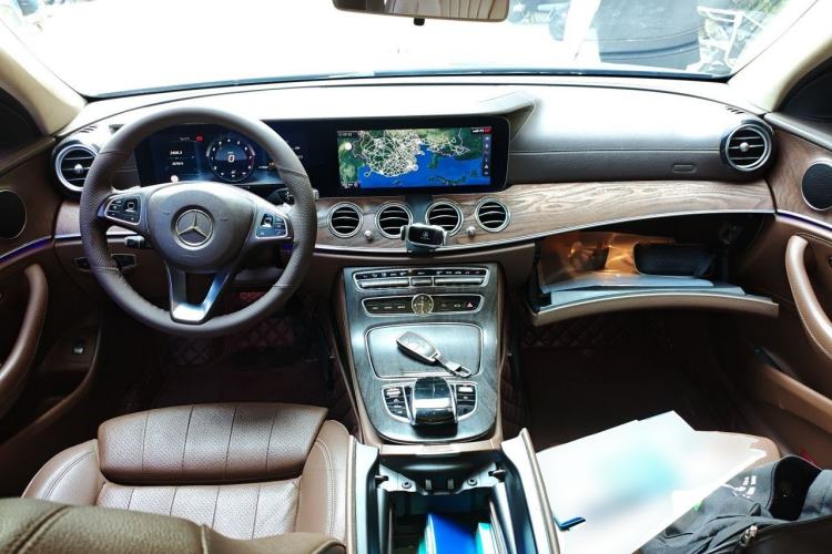 Used Mercedes-Benz E-Class 2016 E 200 L Center Console