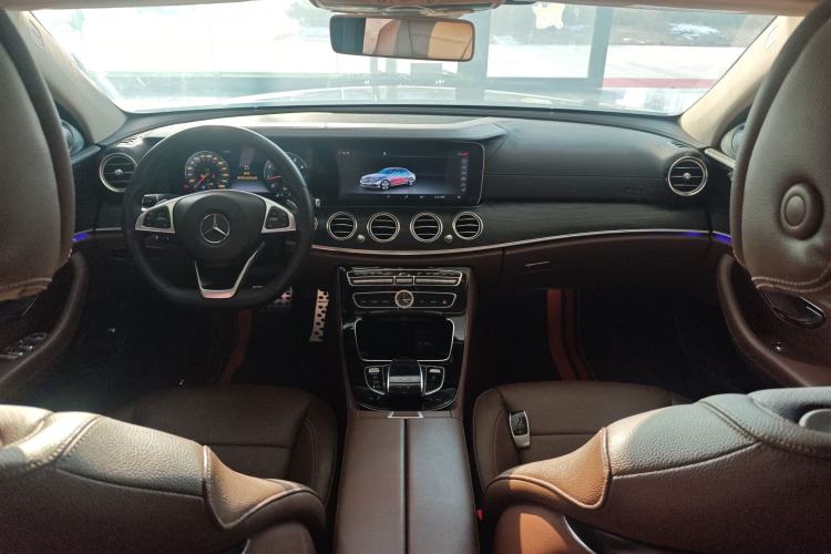 Used Mercedes-Benz E-Class 2016 E 300 L Stylish Model Center Console