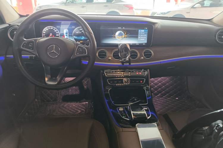 Used Mercedes-Benz E-Class 2016 E 300 L Stylish Model Center Console