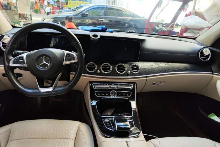 Used Mercedes-Benz E-Class 2016 E 300 L Sport Luxury Model Center Console