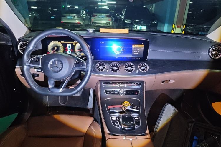 Used Mercedes-Benz E-Class 2016 E 200 L Center Console