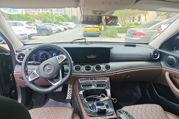 Used Mercedes-Benz E-Class 2016 E 200 L Center Console