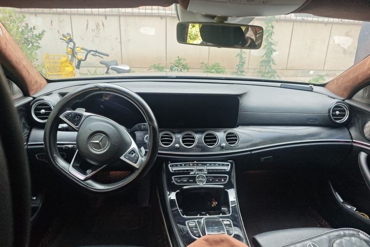 Used Mercedes-Benz E-Class 2016 E 200 L Sport Edition Center Console
