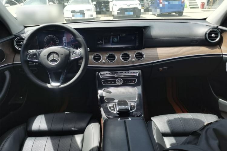 Used Mercedes-Benz E-Class 2016 E 200 L Center Console