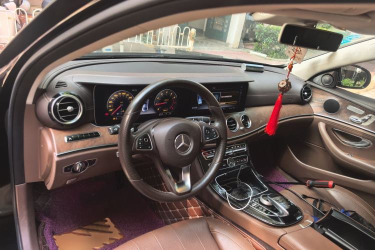 Used Mercedes-Benz E-Class 2016 E 300 L Stylish Model Center Console