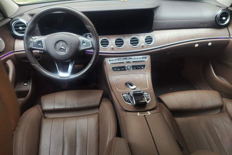 Used Mercedes-Benz E-Class 2016 E 200 L Center Console