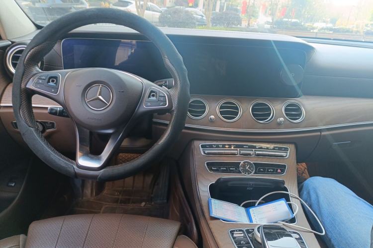 Used Mercedes-Benz E-Class 2016 E 200 L Center Console