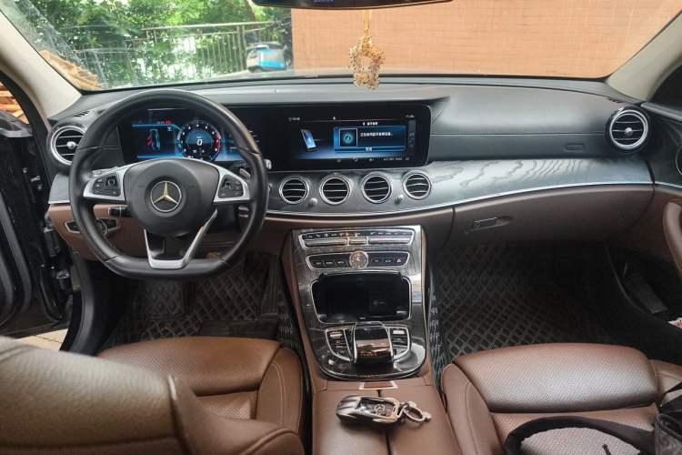 Used Mercedes-Benz E-Class 2016 E 200 L Sport Edition Center Console