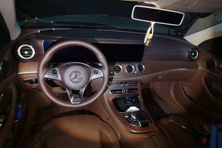 Used Mercedes-Benz E-Class 2016 E 300 L Stylish Model Center Console