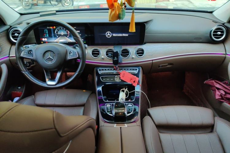 Used Mercedes-Benz E-Class 2016 E 200 L Center Console