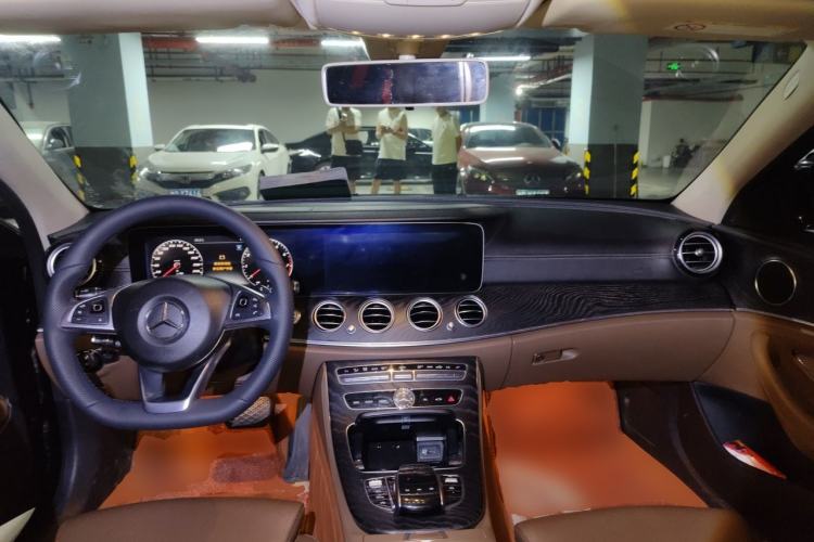 Used Mercedes-Benz E-Class 2016 E 200 L Sport Edition Center Console