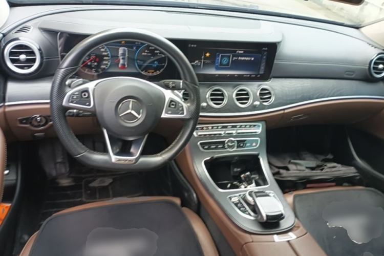 Used Mercedes-Benz E-Class 2016 E 200 L Sport Edition Center Console
