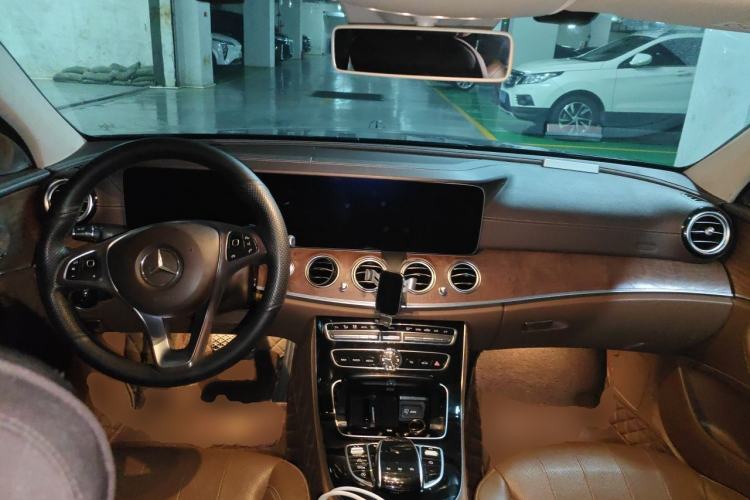 Used Mercedes-Benz E-Class 2016 E 300 L Stylish Model Center Console
