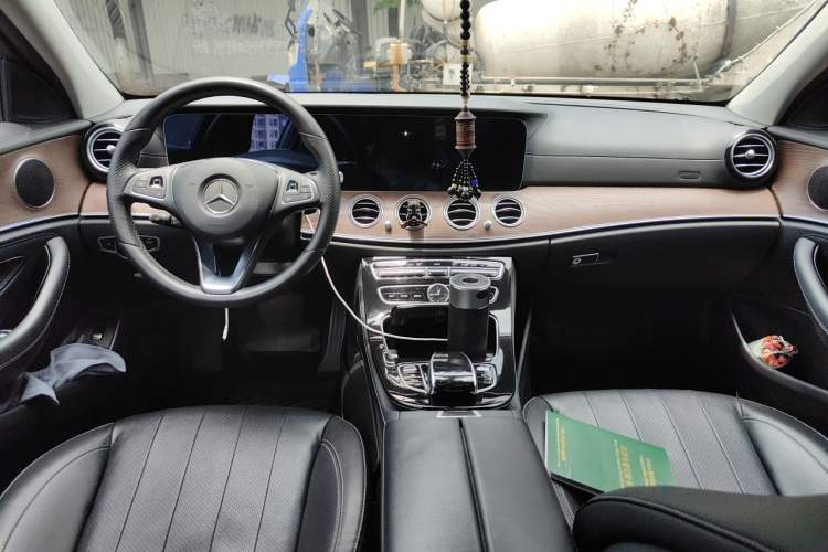 Used Mercedes-Benz E-Class 2016 E 300 L Stylish Model Center Console
