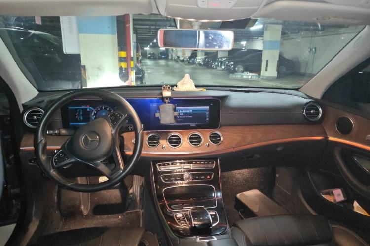 Used Mercedes-Benz E-Class 2016 E 200 L Center Console