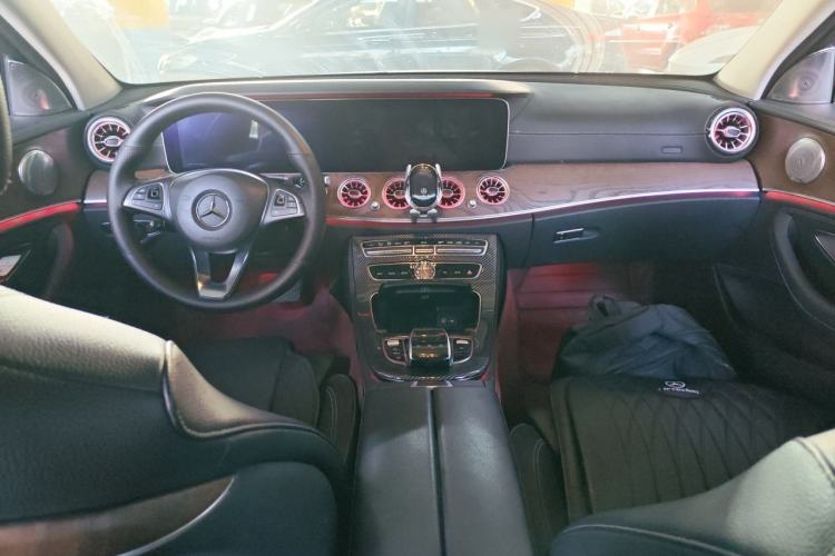 Used Mercedes-Benz E-Class 2016 E 200 L Center Console