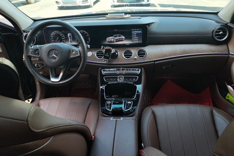Used Mercedes-Benz E-Class 2016 E 300 L Stylish Model Center Console