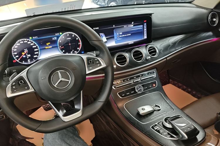 Used Mercedes-Benz E-Class 2016 E 200 L Sport Edition Center Console