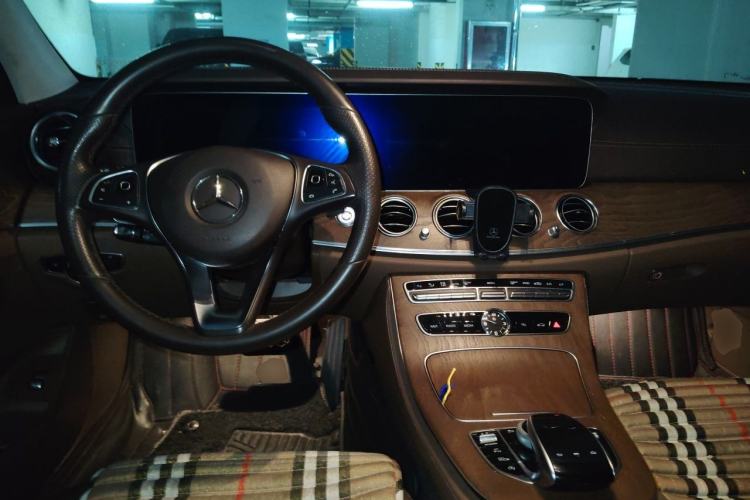 Used Mercedes-Benz E-Class 2016 E 300 L Stylish Model Center Console